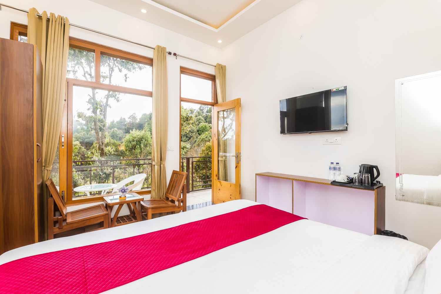 Deluxe With Balcony Room in Mukteshwar
