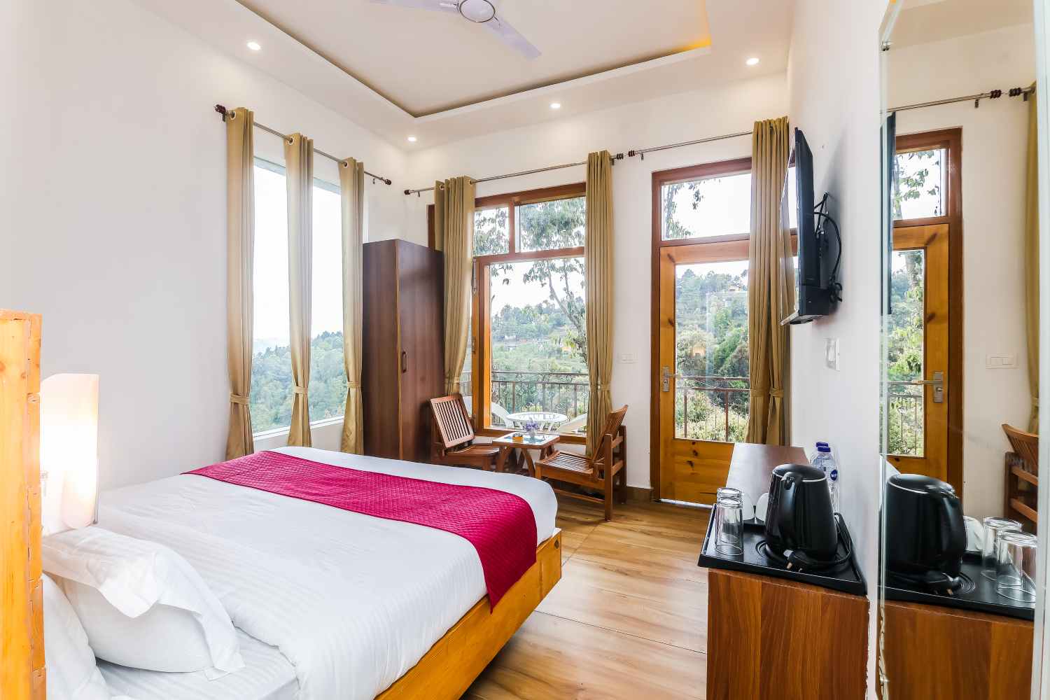 Deluxe With Balcony Room in Mukteshwar