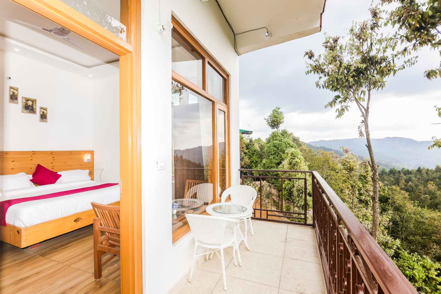 Deluxe With Balcony Room in Mukteshwar