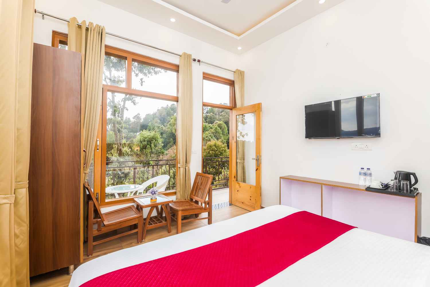 Deluxe With Balcony Room in Mukteshwar